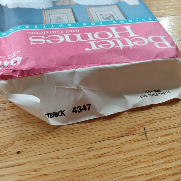 Vintage Bedroom Sewing Pattern Ruffle Duvet Cover, Curtain, Pillow Case Neckroll - Picture 4 of 10